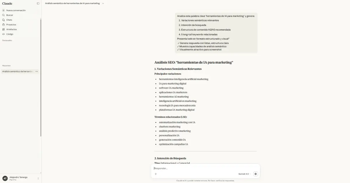 Captura de Claude AI analizando palabras clave y generando estrategia SEO semántica para marketing digital