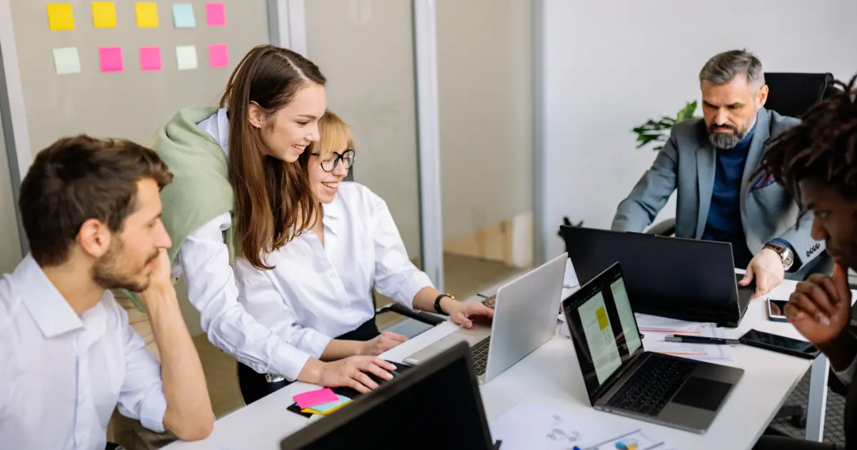 Equipo de agencia SEO trabajando en proyectos de posicionamiento web